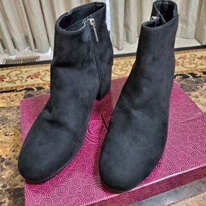 Women's boots size 8